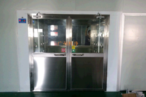 一般風(fēng)淋室與貨淋室是選用無隔板高效過濾器還是有隔板高效過濾器